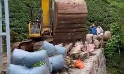 İş makinesiyle ’çay taşıma operasyonu’