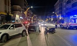 Otomobil ile motosiklet çarpıştı!
