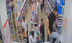 Kırtasiyeyi bastılar, sahibine tekme tokat saldırdılar: O anlar kamerada