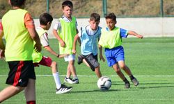 Kur'an kurslarında eğitim gören çocuklar futbol turnuvasında ter döktü