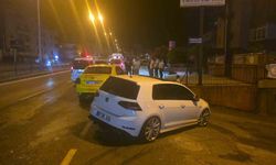 Ticari taksi ile otomobil kazaya karıştı