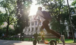 E-SCOOTER VE ELEKTRİKLİ BİSİKLETTE 15 YAŞ SINIRINA DİKKAT!