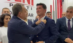 AHMET KAYA YENİ PARTİ ROZETİNİ TAKTI!