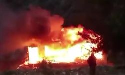 Amasya'da ahşap ev alev alev yandı