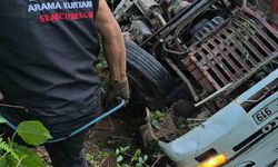 Kemalpaşa'da çay kamyonu şarampole yuvarlandı: 1 ölü