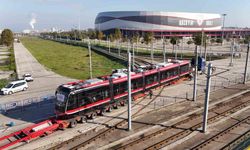 12 yeni tramvaydan dördüncüsü Samsun'a ulaştı
