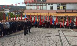 29 Ekim kutlamaları çelenk sunumu ile başladı