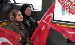 Belediye otobüsünde 29 Ekim Cumhuriyet Bayramı coşkusu