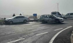 Çorum'da iki otomobil çarpıştı: 3 yaralı