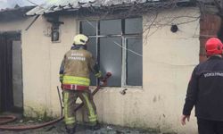 Düzce'de tek katlı ev yandı