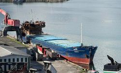 Giresun'da hasarlı gemiden yayılan yanık kokusu endişelendirdi