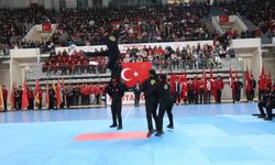 Kastamonu'da Cumhuriyet Bayramı coşkusu: Jandarma komandolar ve sporcuların gösterileri nefesleri kesti