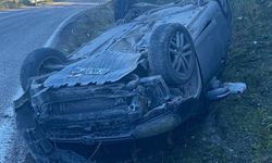 Sinop'ta otomobil takla attı: 2 yaralı