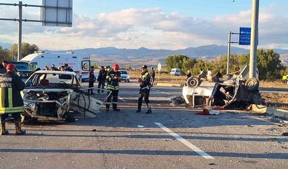 Çorum'da iki otomobil çarpıştı: 7 yaralı