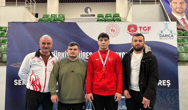 GÜREŞİN GENÇ YILDIZLARI ARAKLI’DAN ÇIKTI!