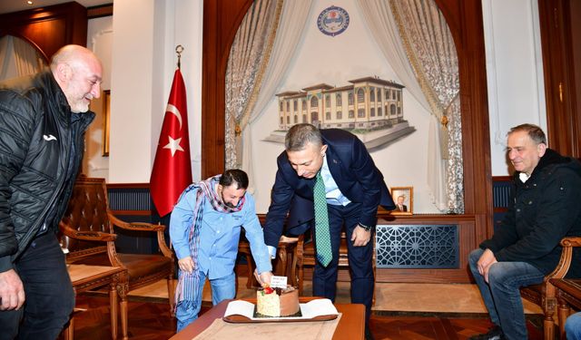 VALİLİKTE RENKLİ DOĞUM GÜNÜ