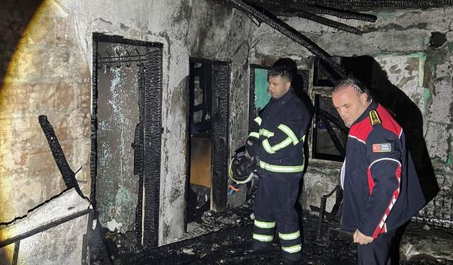 AHŞAP EV MEZARI OLDU!