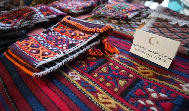 VEZİRKÖPRÜ KİLİMLERİ GELECEĞE DİRENİYOR
