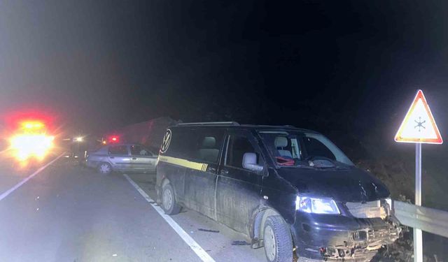 Kastamonu'da minibüs ile otomobil çarpıştı: 4 yaralı