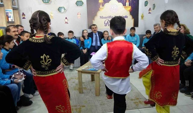 Milli Eğitim Bakanı Tekin, Artvin'de öğrencilerle bir araya geldi