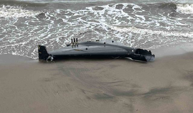 İNSANSIZ HAVA ARACI PARÇASI KIYIYA VURDU!