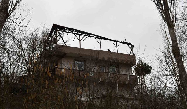 Samsun'da 2 katlı evde yangın