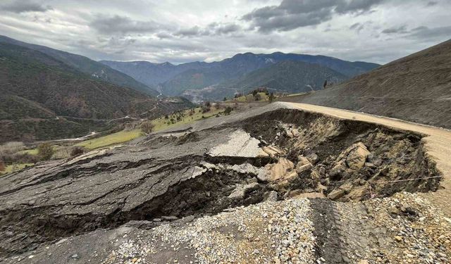 Şenler Köyü yolu heyelan nedeniyle ulaşıma kapandı