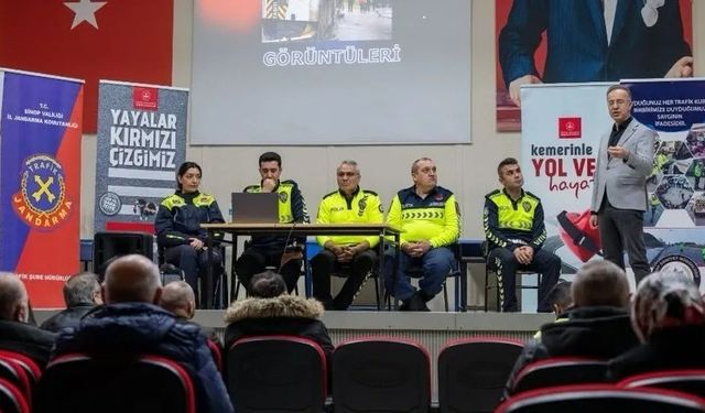 Sinop'ta okul servis şoförlerine trafik güvenliği eğitimi