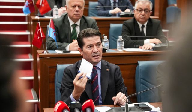 AHMET KAYA'DAN SERT ÇIKIŞ: "GÜÇ ZEHİRLENMESİ YAŞIYORSUNUZ, YETER ARTIK!"