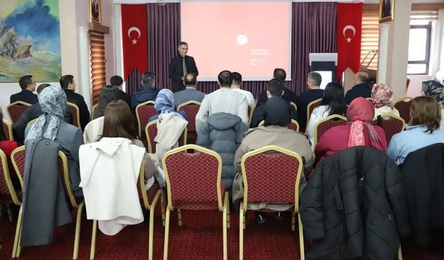Bayburt'ta aday öğretmenler için uyum semineri başladı