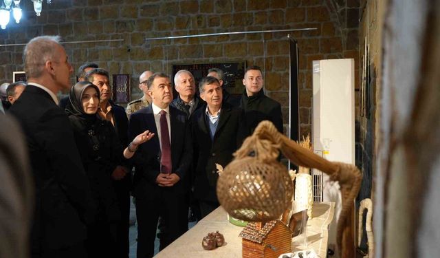 Bayburt'ta geri dönüşüm malzemeleri kadın eliyle sanata dönüştü