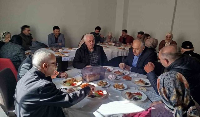 Bayburt'ta huzurevi sakinleri yakınlarıyla kahvaltıda buluştu