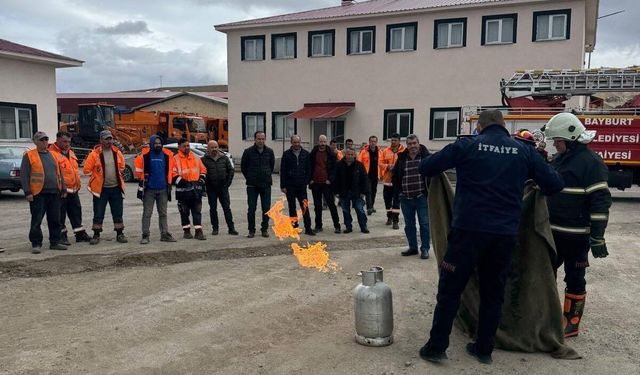 Bayburt'ta Karayolları personeli yangın eğitiminden geçti