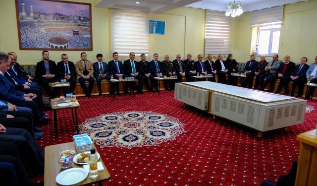 Bayburt'ta mahalle odasında bayramlaşma programı düzenlendi