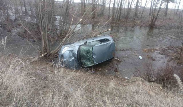 Otomobil dereye uçtu