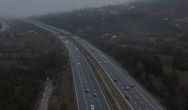 TATİLCİLER YOLA DÖKÜLDÜ