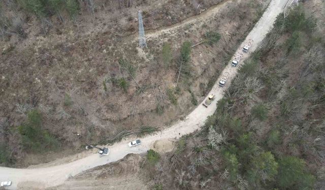 Binlerce kişinin ziyaret ettiği Valla Kanyonu ve Ilıca Şelalesi'nin yolu bayrama hazır hale getirildi