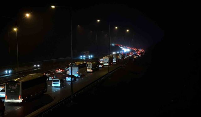 Bolu geçişinde bayram trafiği kilit