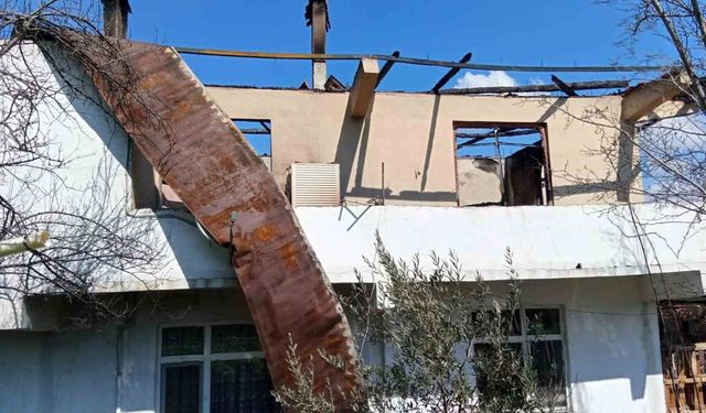 2 katlı ev alevlere teslim oldu