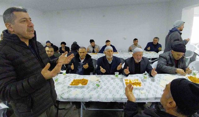 Bolu'da köy halkı geleneksel bayram yemeğinde buluştu