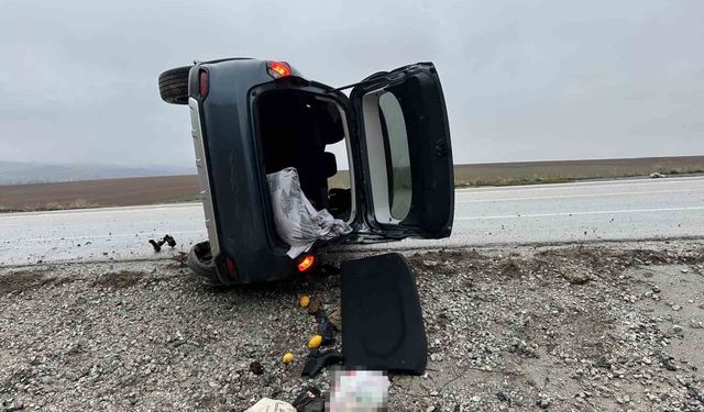 Çorum'da devrilen otomobildeki 5 kişi yaralandı
