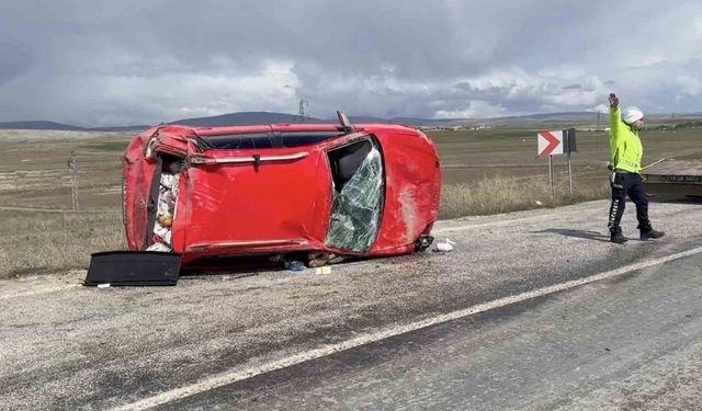 Çorum'da takla atan otomobildeki 3 kişi yaralandı
