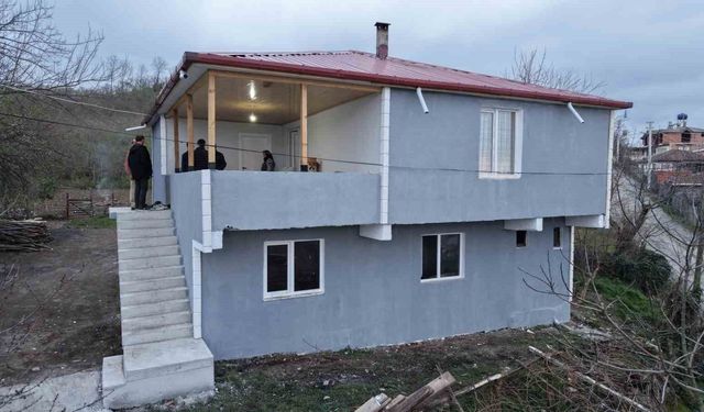 Evi yanan ailenin yaraları sarıldı: Yenilenen ev, bayram hediyesi oldu