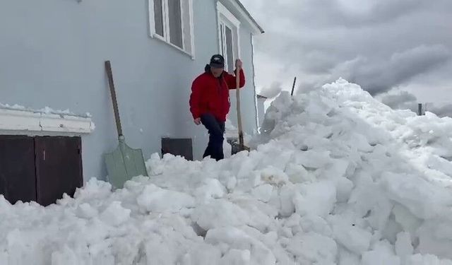 AYILAR CAMDAN GİRDİ!