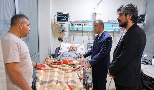 Hastanede tedavi gören vatandaşlara bayram ziyareti