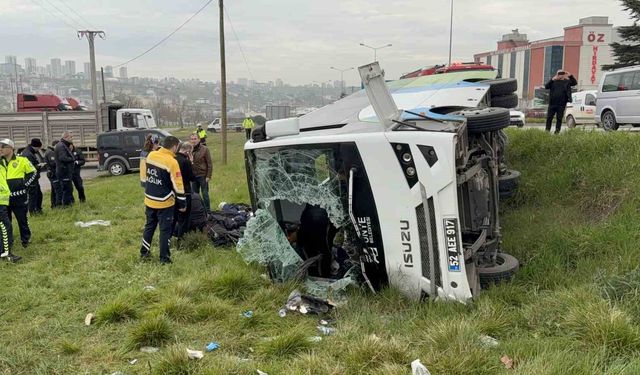 Midibüs şarampole devrildi: 9'u öğrenci 15 yaralı