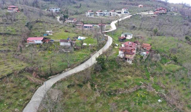 Ordu'da beton yol çalışmaları devam ediyor