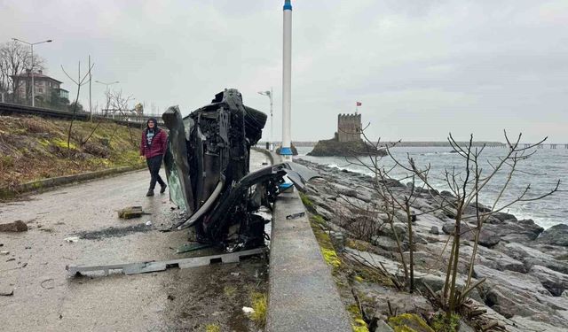 OTOMOBİL TAKLA ATTI