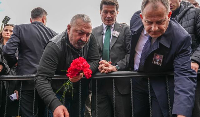 Sanatçı Volkan Konak ölümünün 1. yıldönümünde mezarı başında anıldı