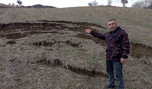 Tokat'ta yağış sonrası heyelan tarlayı kullanılamaz hale getirdi